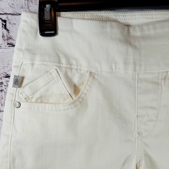 Rock & Republic White Jean Shorts Slimming Denim RX Size 6 EUC - Picture 3 of 13